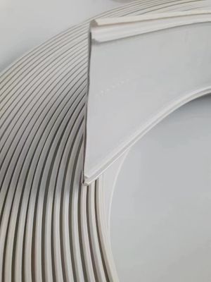 অ্যালুমিনিয়াম কঠোরতা 70MM 76MM 93MM সঙ্গে সাদা রঙের চ্যানেল লেটার ট্রিম ক্যাপ