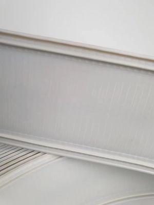 অ্যালুমিনিয়াম কঠোরতা 70MM 76MM 93MM সঙ্গে সাদা রঙের চ্যানেল লেটার ট্রিম ক্যাপ